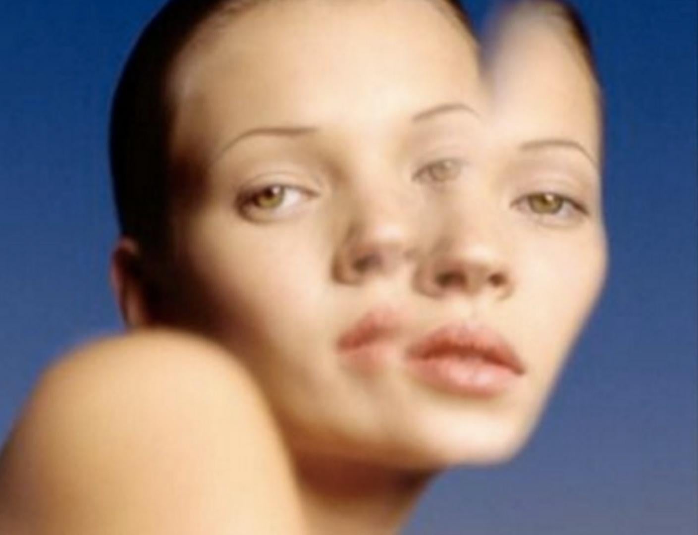 Kate Moss Abstracto, Reflejo en el agua, (nuevo) - Albert Watson, Mujer, Retrato en venta 4