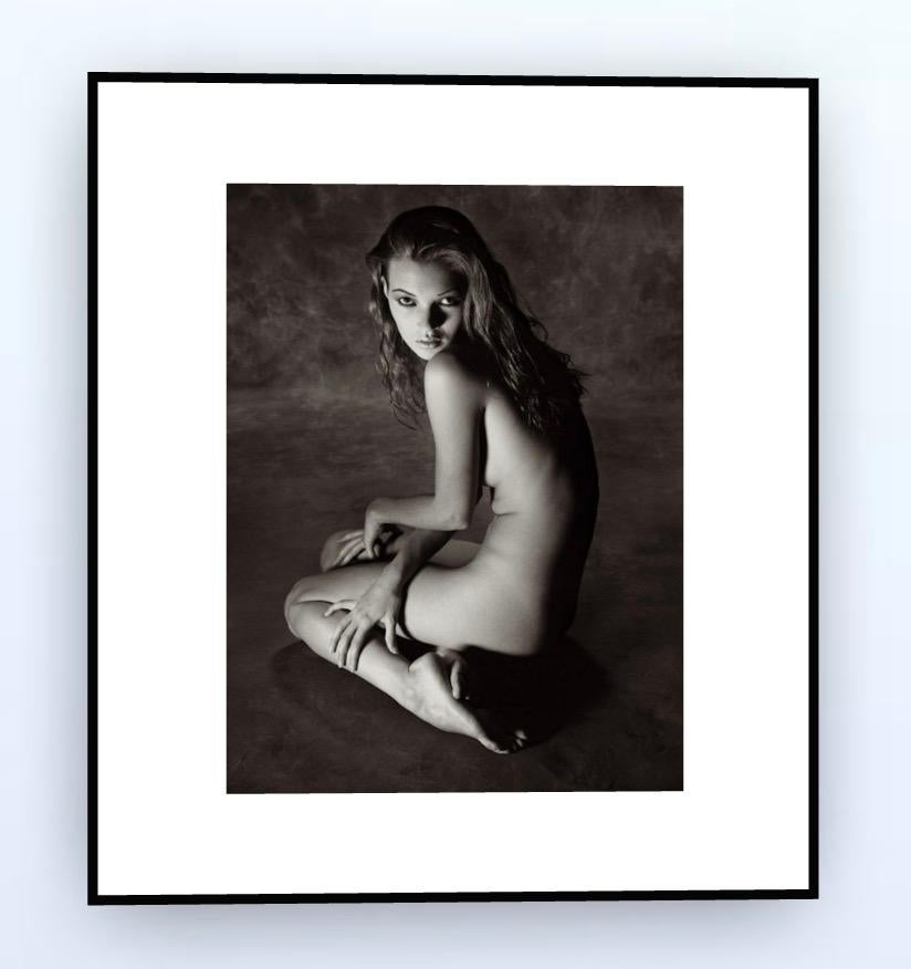 Kate Moss, Frontaler Akt II - Albert Watson, Akt, Kate Moss, S/W, Kunst, Modell  im Angebot 1