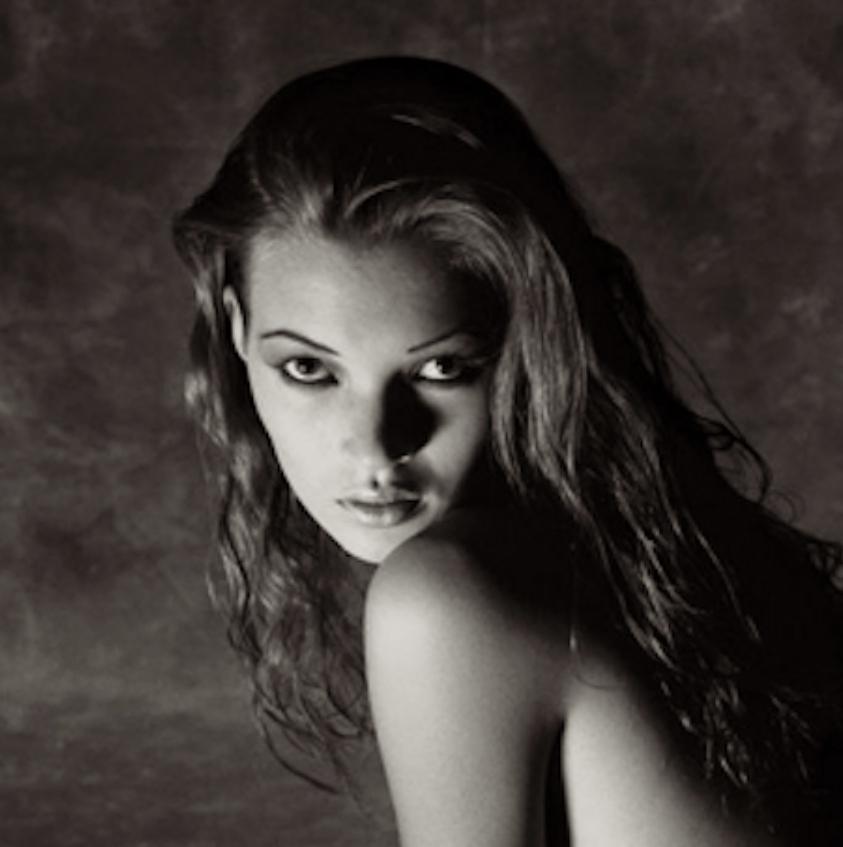 Kate Moss, Frontal Nude II – Albert Watson, Nude, Kate Moss, B/W, Art, Model For Sale 1