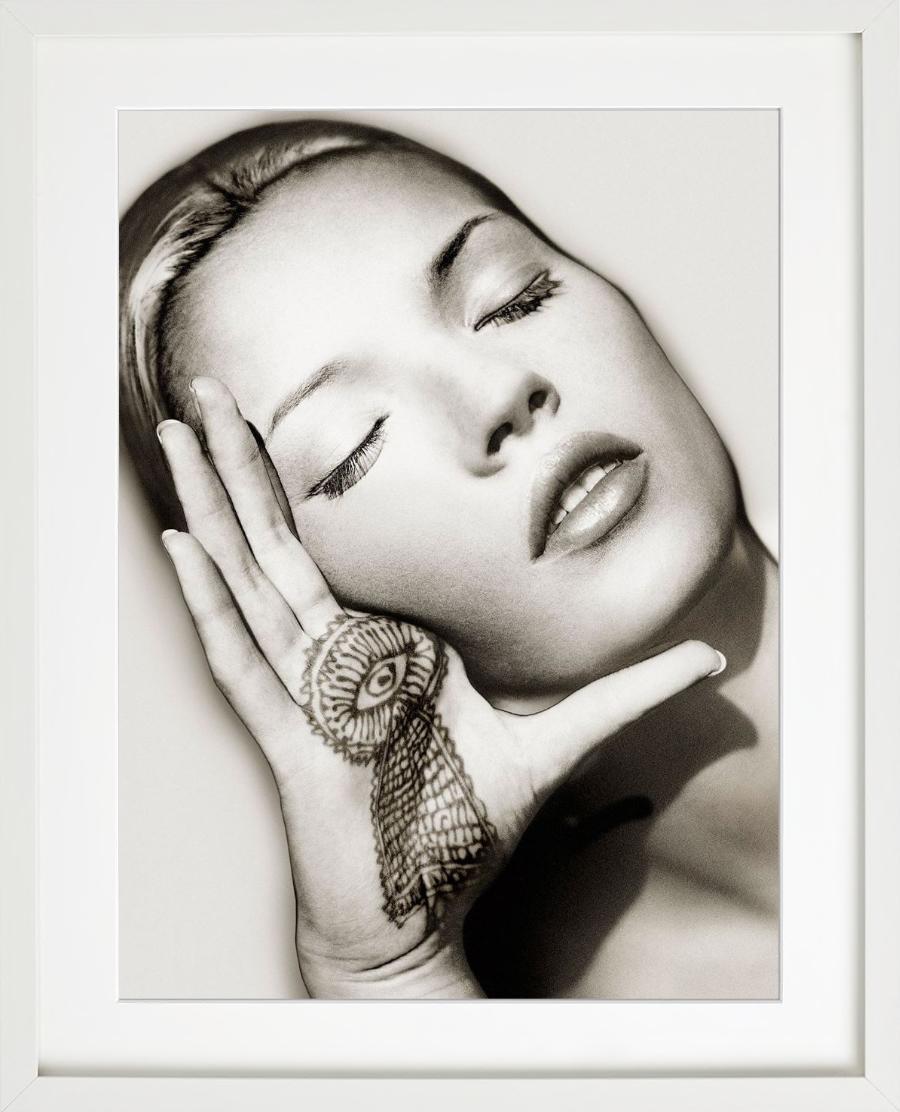 Kate Moss, Sun & Henna, Marrakech - Portrait en gros plan, photographie d'art, 1993 en vente 1
