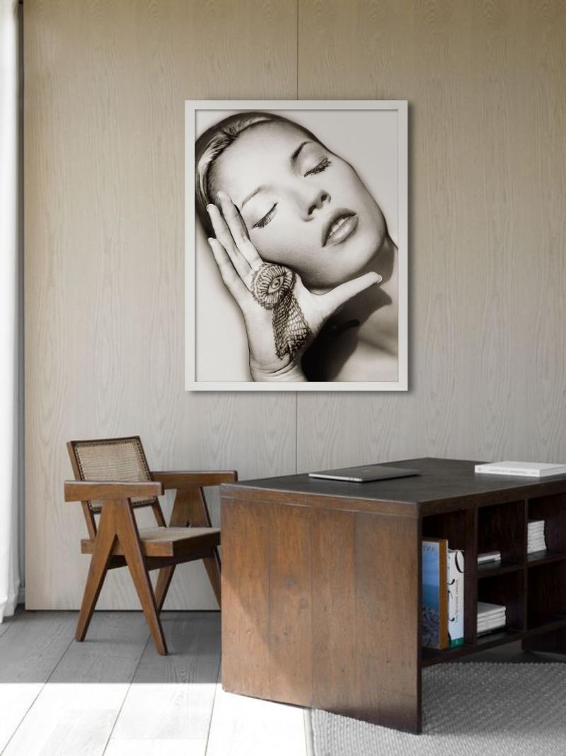 Kate Moss, Sun & Henna, Marrakech - Portrait en gros plan, photographie d'art, 1993 en vente 3