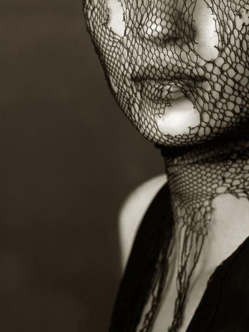 Kate Moss (Schleier) - Albert Watson, Modell, Porträt, Frau, Kunst, Fotografie im Angebot 1
