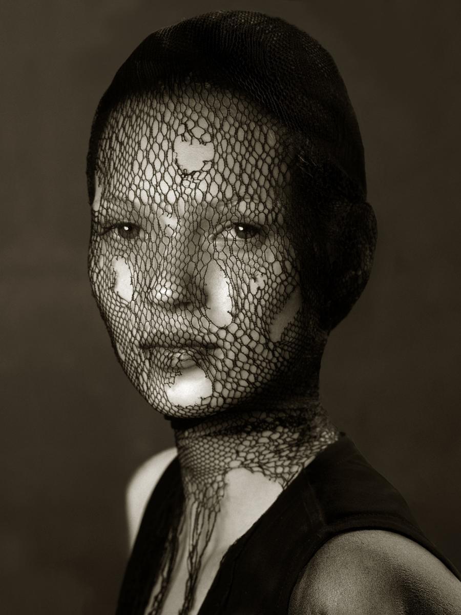 Kate Moss (Schleier) - Albert Watson, Modell, Porträt, Frau, Kunst, Fotografie