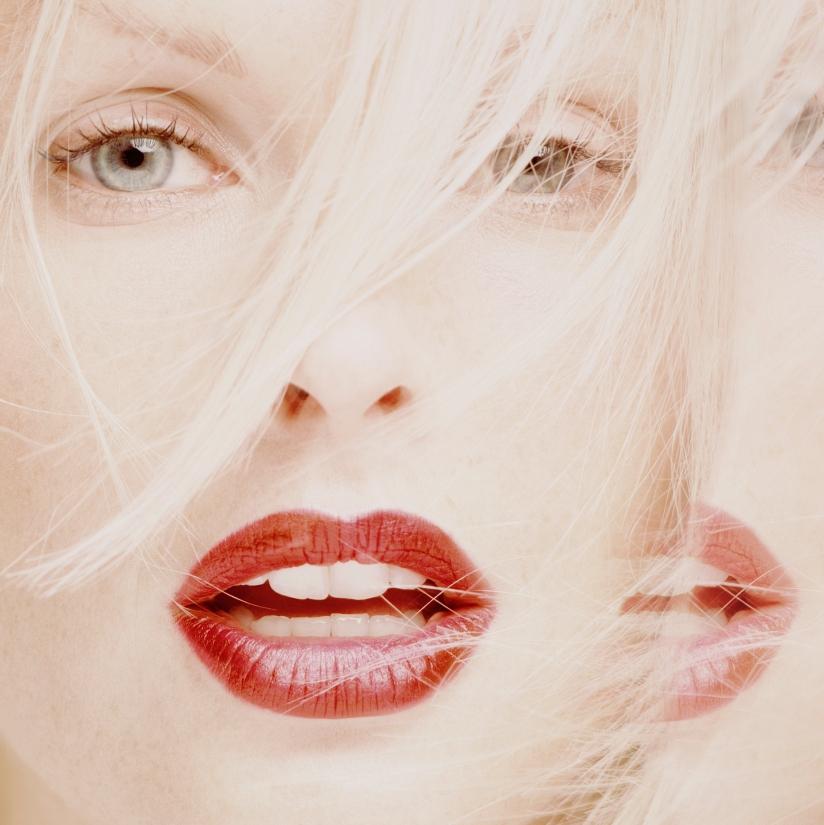 Kylie Bax in Mirror, New York City - Photograph di Albert Watson