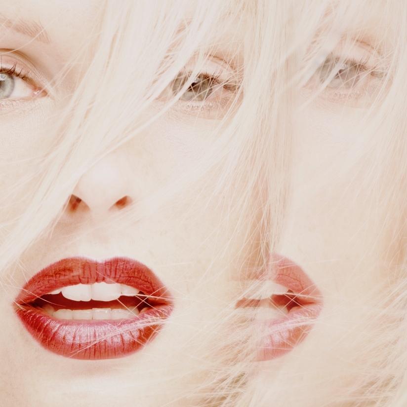 Kylie Bax in Mirror, New York City - Color Photograph Beige di Albert Watson