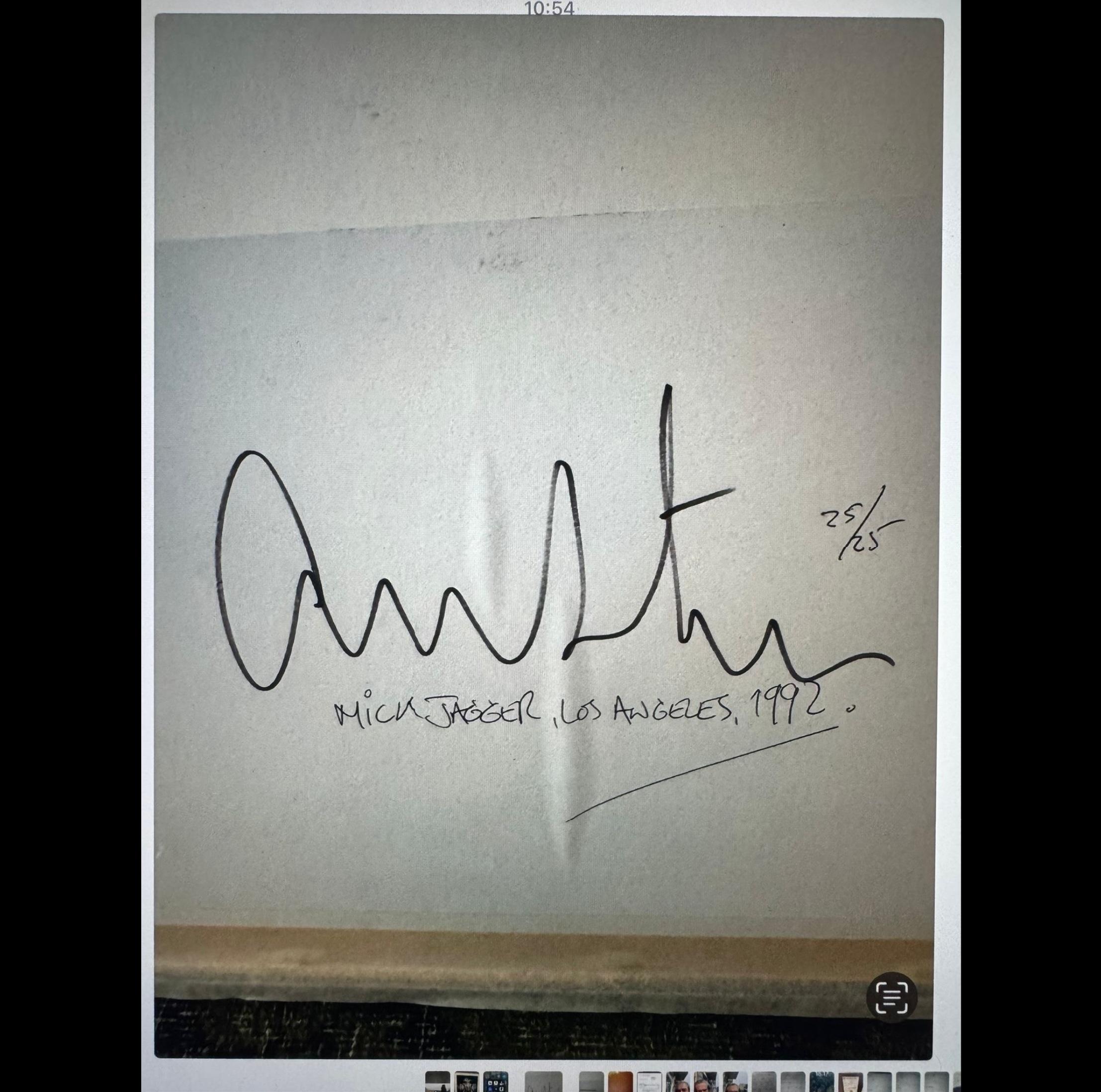 Mick Jagger/Léopard - Noir Portrait Photograph par Albert Watson