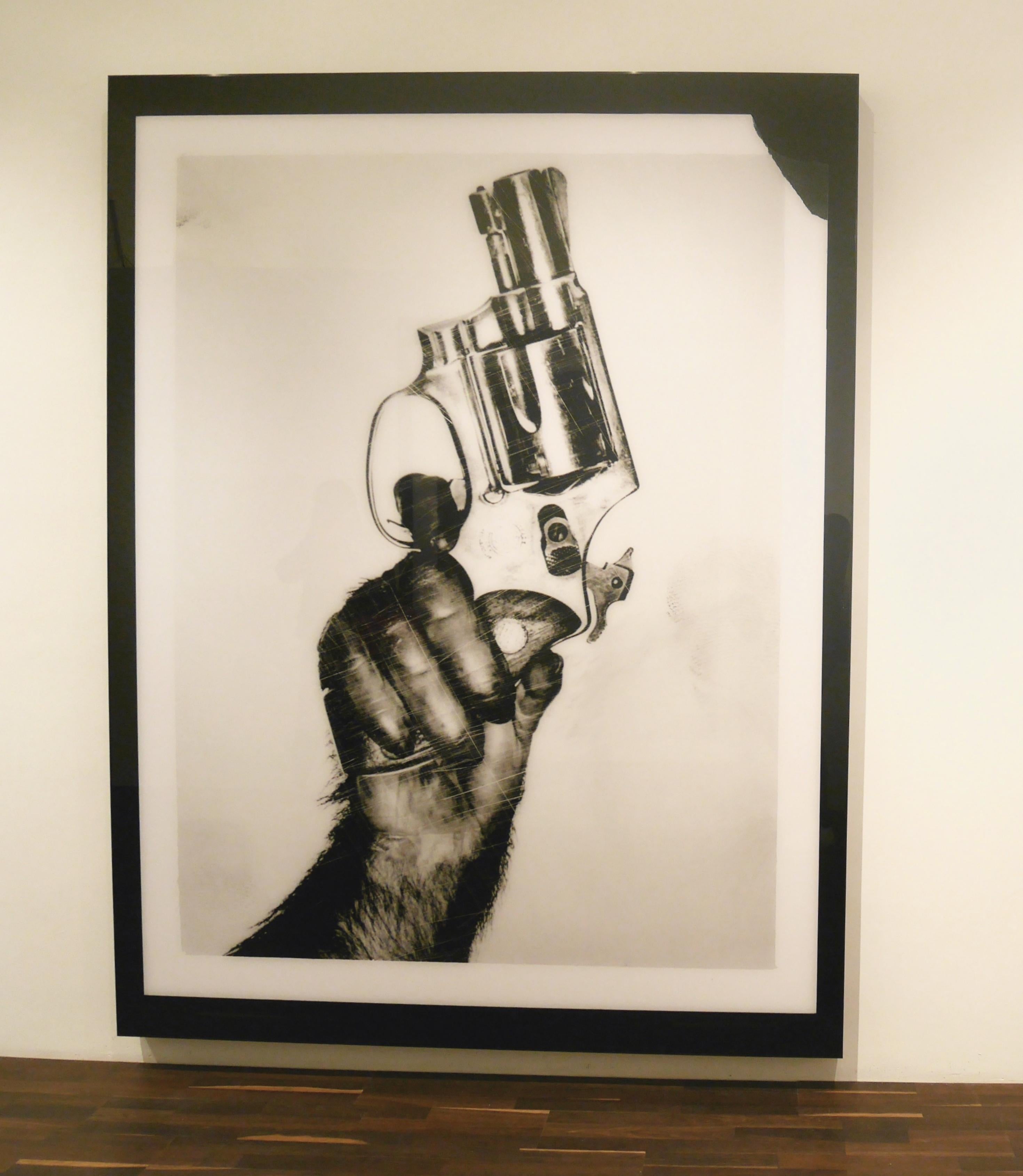 ALBERT WATSON (*1942, Scotland)
Monkey with Gun, New York City
1992/2015
Chromogenic print from a polaroid positive face mounted to acrylic (Diasec)
Sheet 238 x 182,5 cm (93 3/4 x 71 7/8 in.)
Frame 239 x 183,5 x 10 cm (94 1/8 x 72 1/4 x 3 7/8 in.)