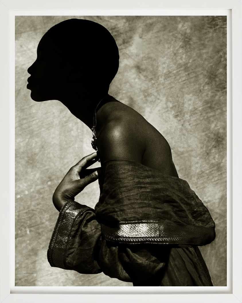 'Naomi Campbell, Palm Springs' -  Side Profile in b&w, fine art photography 1989 - Photograph by Albert Watson