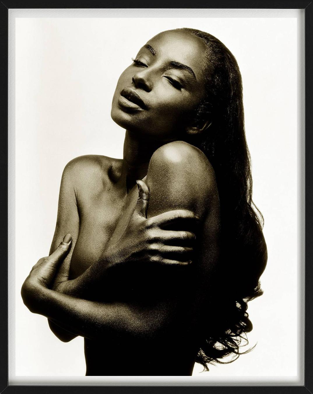 Sade, Bianco e nero, Fotografia d'arte - Photograph di Albert Watson