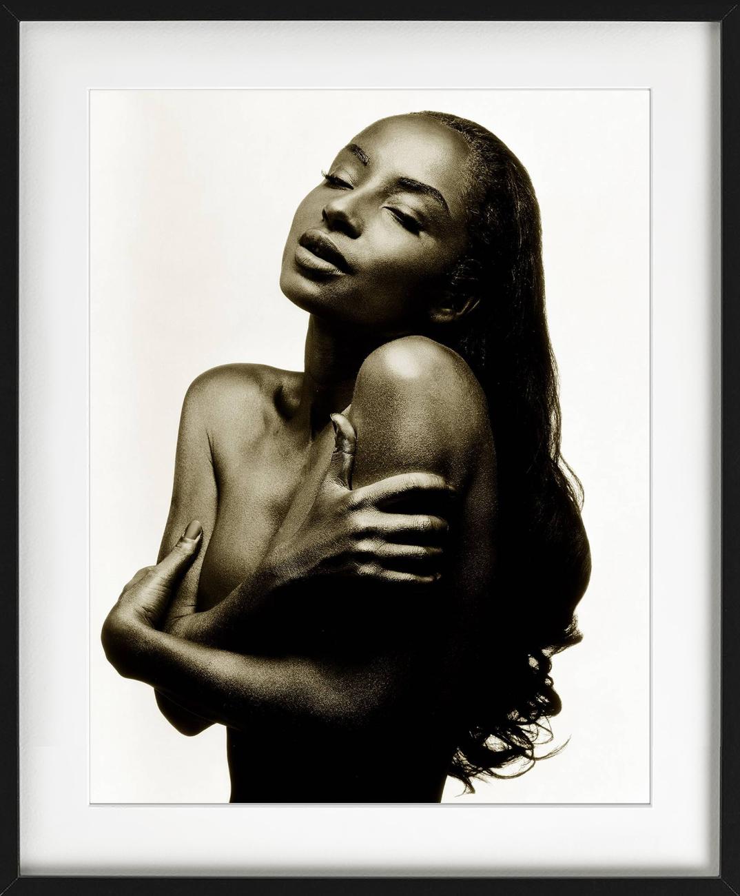 Sade, Bianco e nero, Fotografia d'arte - Black and White Photograph Beige di Albert Watson