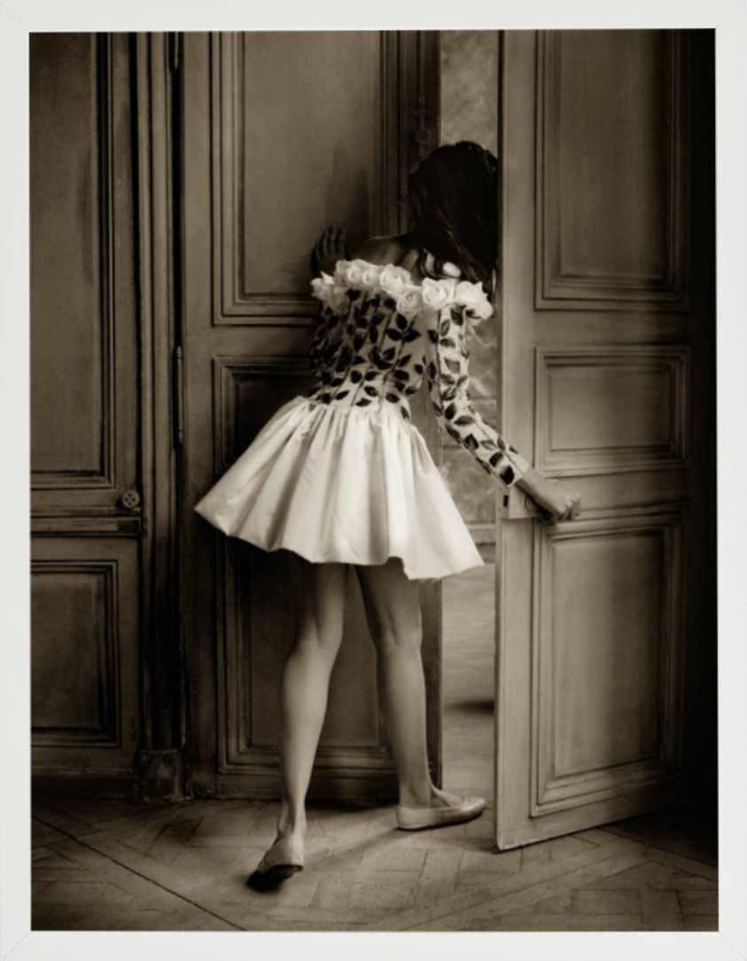 Sandrine Ho für die italienische Vogue in Valentino, Paris – Kunstfotografie, 1988 im Angebot 5