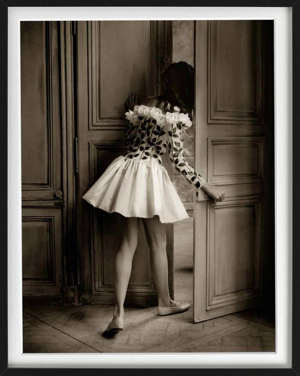 Sandrine Ho für die italienische Vogue in Valentino, Paris – Kunstfotografie, 1988 im Angebot 2
