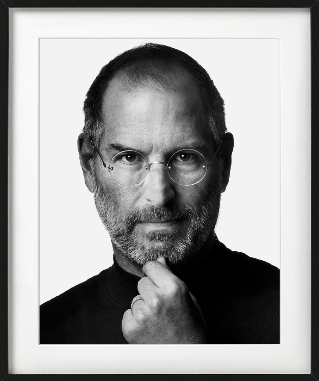 Steve Jobs – Porträt des Geschäftsmannes in Rollkragenpullover, Fotograpie 2006 (Zeitgenössisch), Photograph, von Albert Watson