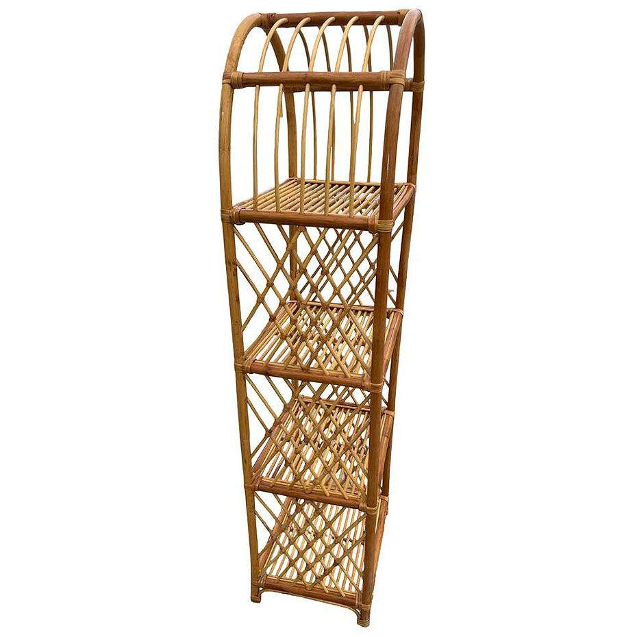 Mid-Century moderno Scaffale Etagere in rattan ad arco di ispirazione albanese con rivestimento in vimini in vendita