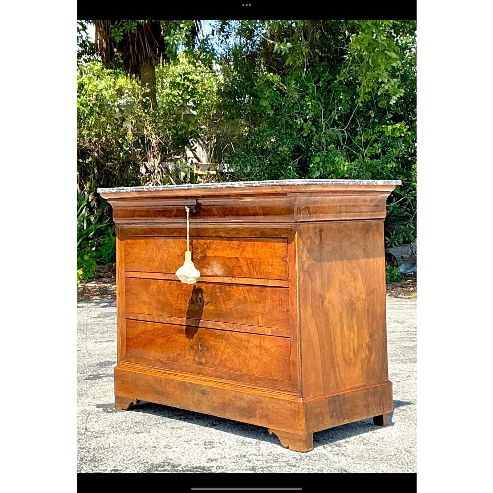 Stile provenzale Cassettiera con piano in marmo Louis Phillips del XIX secolo Albino in vendita