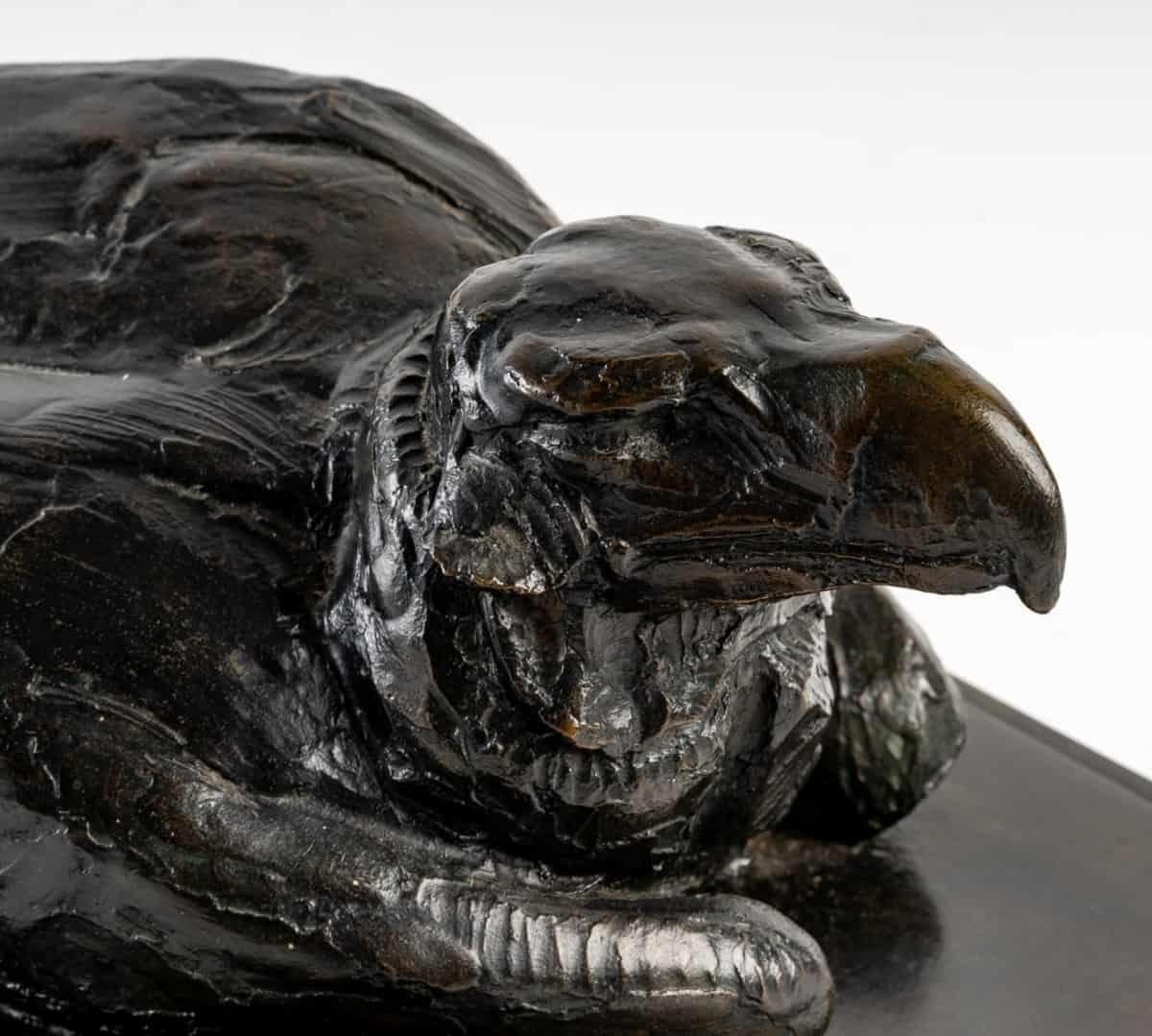 Bronze animalier : aigle couché par Alberic Collin (ami proche de Rembrandt Bugatti) - Sculpture de Albéric Collin