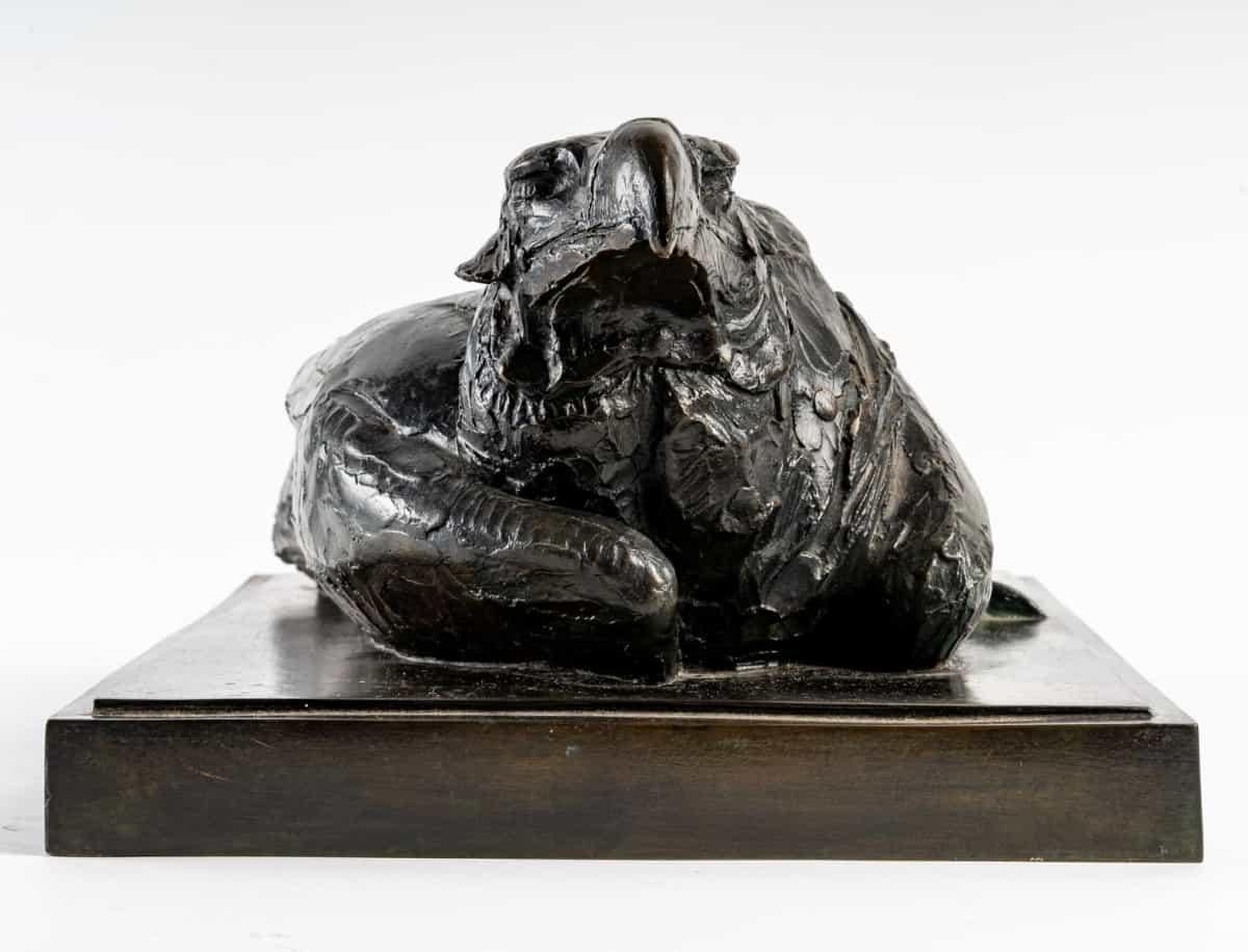 Bronze animalier : aigle couché par Alberic Collin (ami proche de Rembrandt Bugatti) - Or Nude Sculpture par Albéric Collin