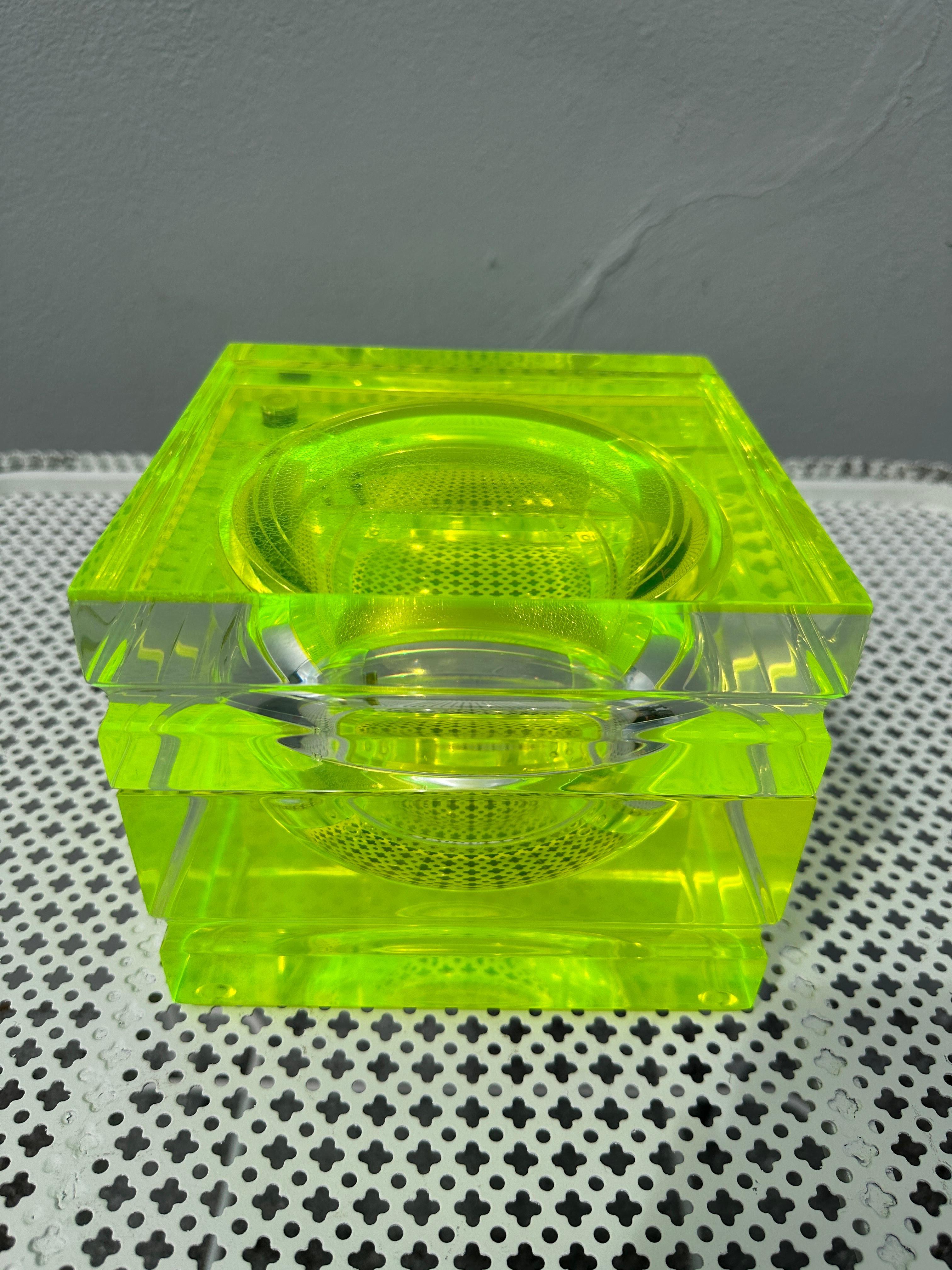 Late 20th Century Albrizzi Faceted Lucite Swivel Top Ice Bucket with Neon Green Infusion