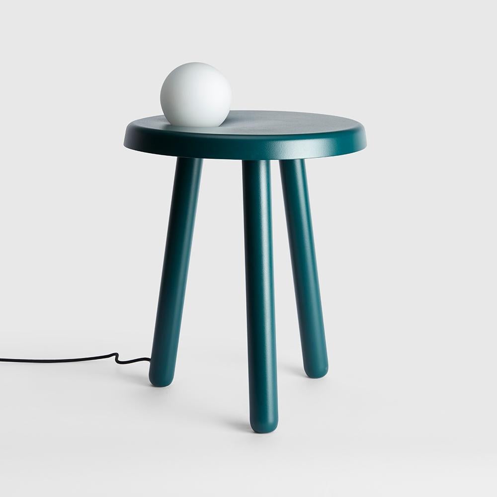 Alby petrol green albi small table with lamp by Mason Editions.
Design: Matteo Fiorini.
Dimensions: Ø.40 x 50 cm
Materials: blown glass, metal.

Finishings: light grey, petrol green, black or polished white nickel.
Light source: G9 LED