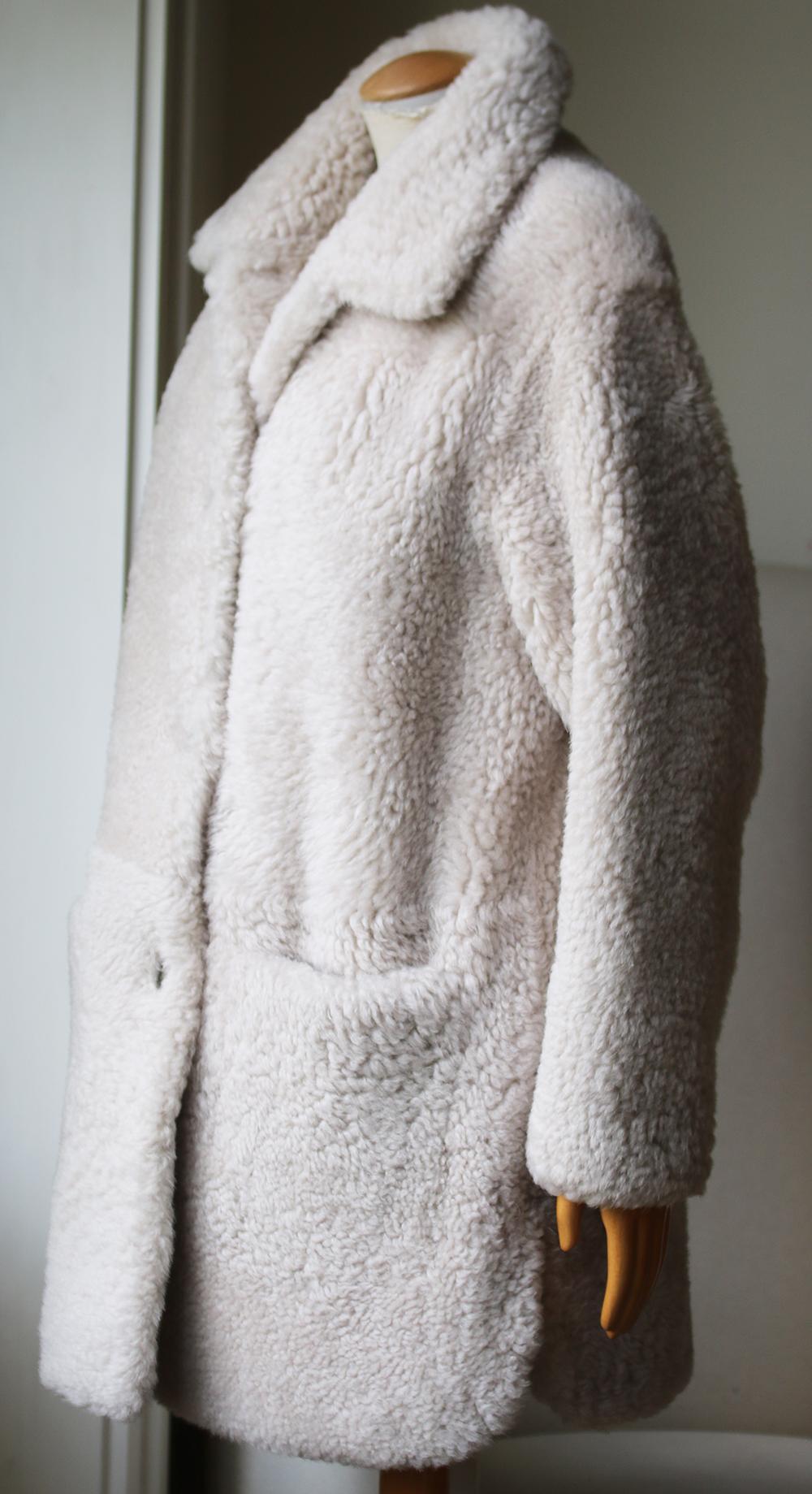 This teddy shearling jacket in a soft blush is the epitome of chic comfort. Dark buttons add contrast while patch pockets and a pointed collar keep this style classically functional. 100% Lamb Shearling.

Size: Small (UK 8, US 4, FR 36, IT