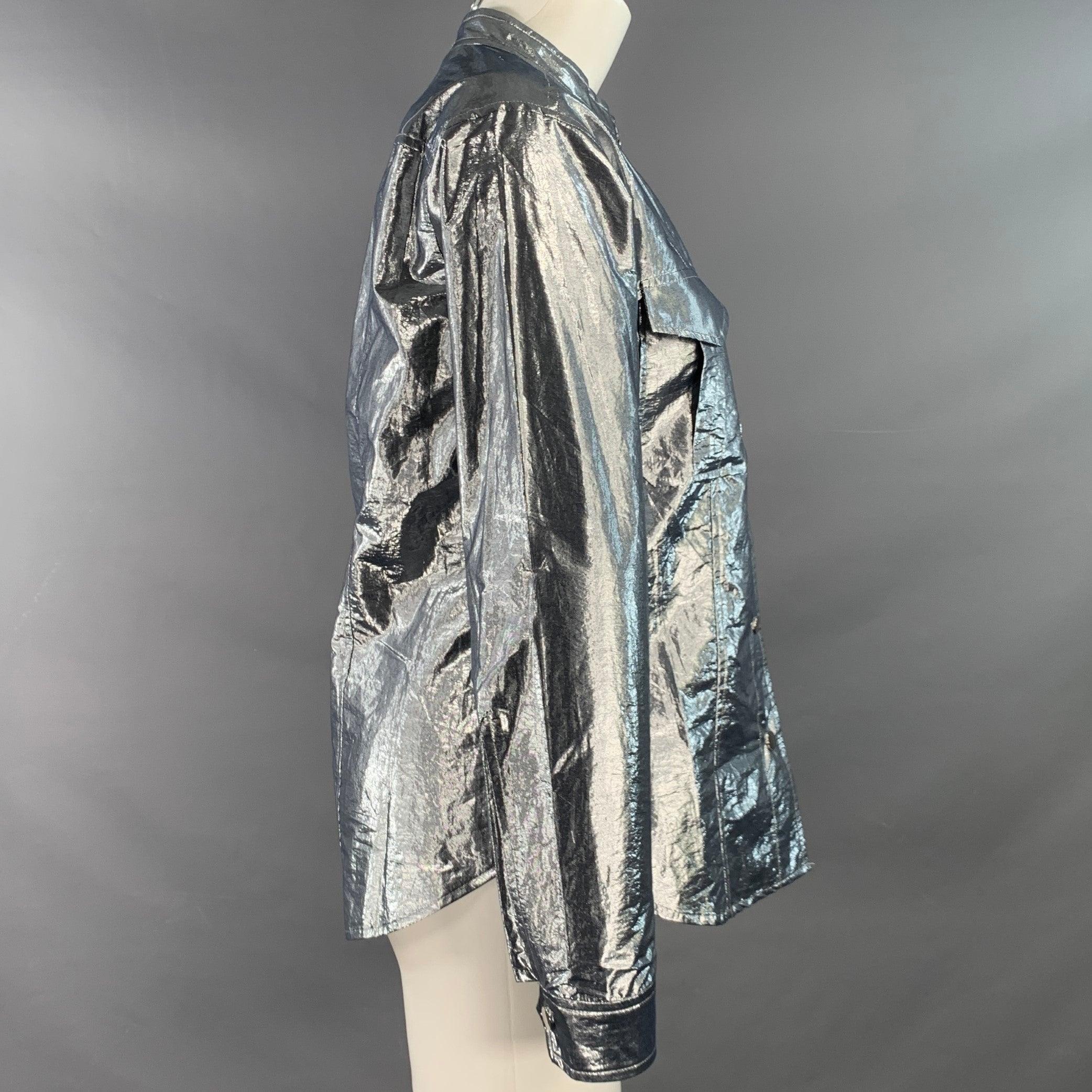 A.L.C. jacket
in a lightweight metallic silver tone cotton blend fabric featuring a collarless style, two patch pockets, and snap closure. Made in USA.Good Pre-Owned Condition. Multiple minor holes, as is. 

Marked:   4 

Measurements: 
 
Shoulder:
