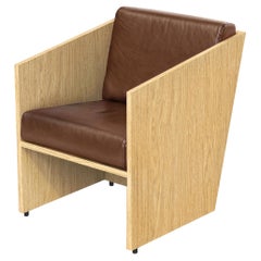 Fauteuil minimaliste et intemporel en bois de chêne et cuir brun