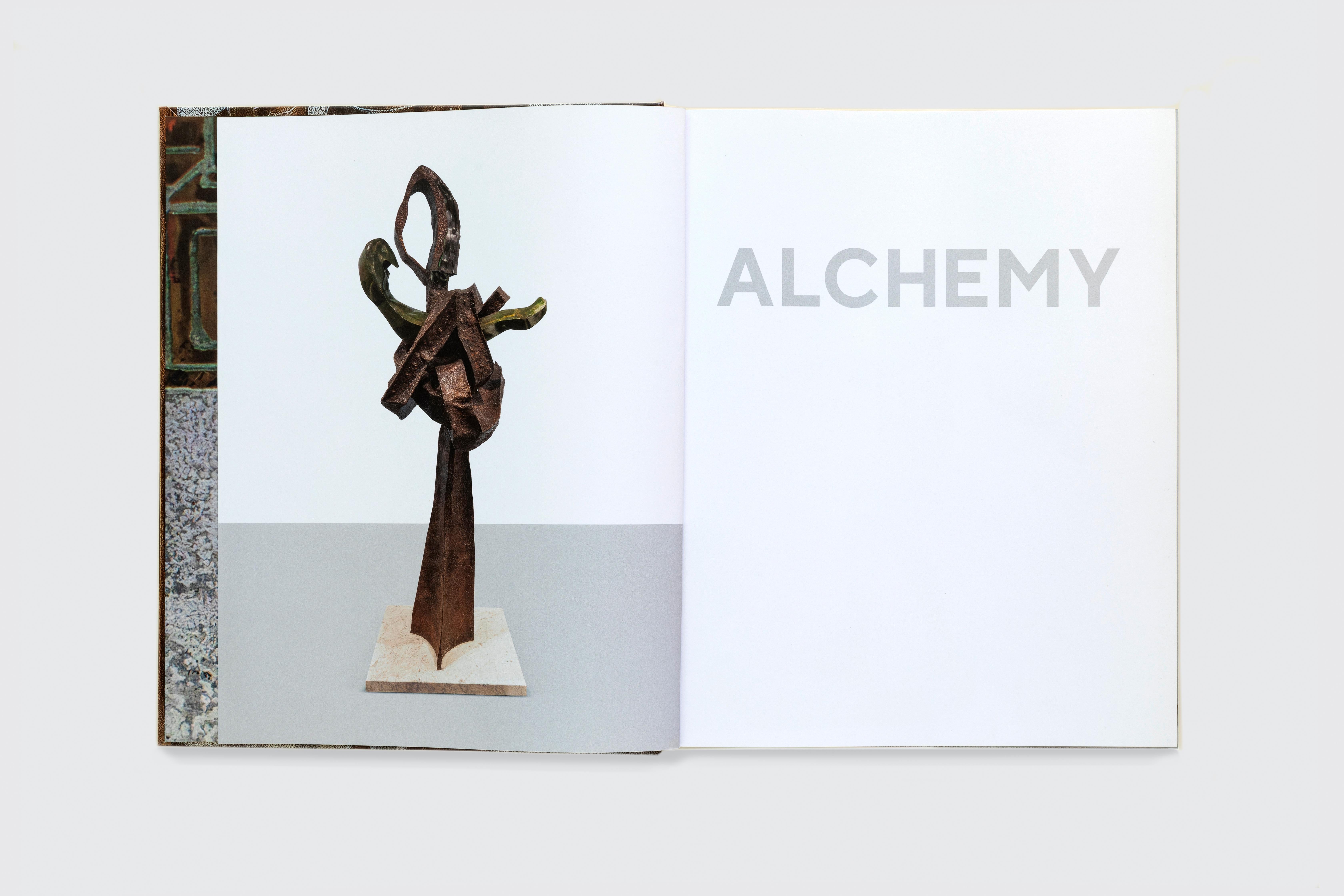 Alchimie : l'art de Philips et Kelvin LaVerne, écrit par le galeriste Evan Lobel, révèle pour la première fois l'existence de l'art de Philips et Kelvin LaVerne.
pour la première fois l'ampleur et la profondeur étonnantes de la pratique artistique