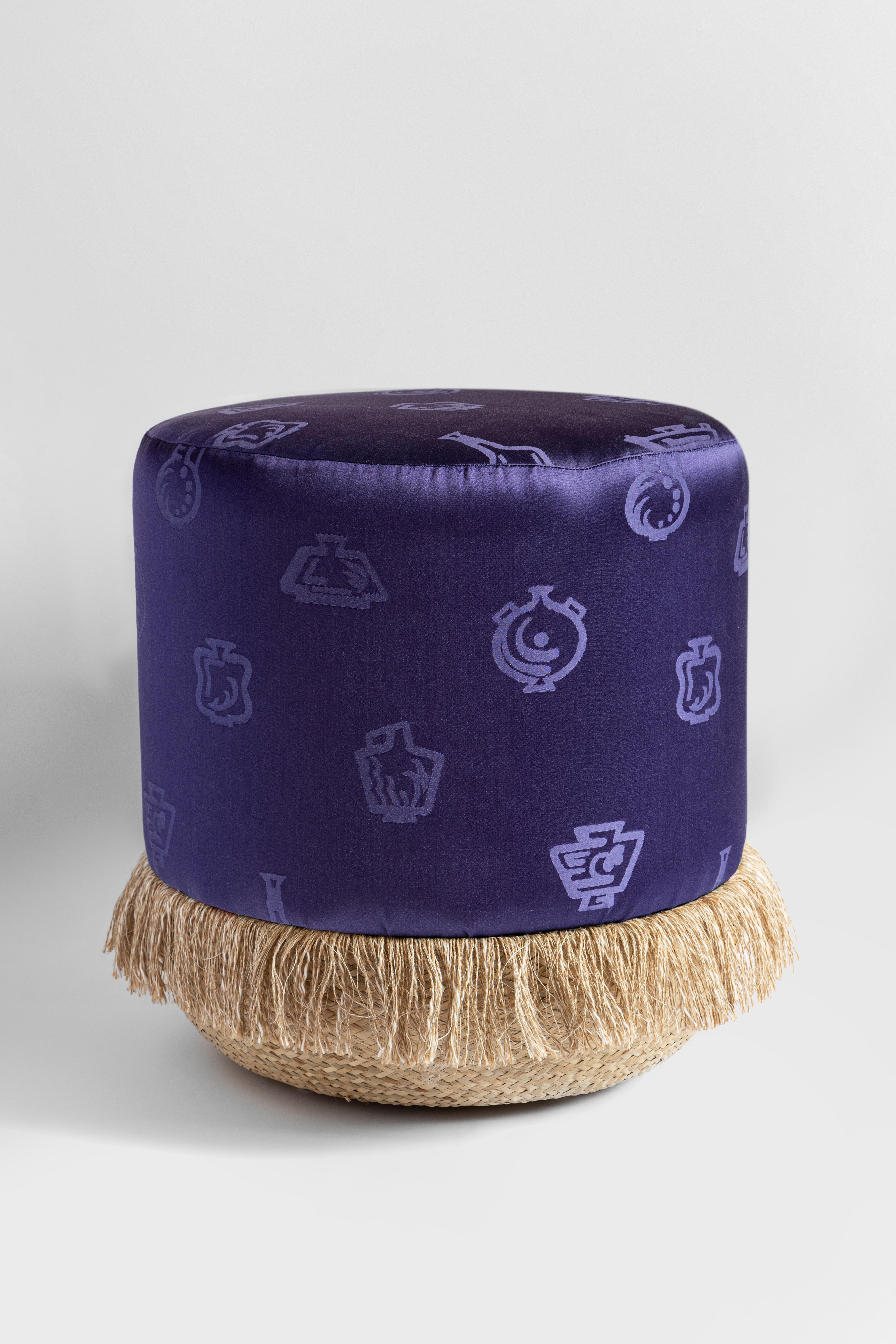 I pouf Grand Tour by Vito Nesta sono un complemento d'arredo unico, eclettico emblema del Made in Italy. Ogni pouf è composto da una parte superiore morbida, i tessuti sono un'esclusiva per Grand Tour della rinomata tessitoria Rubelli, mentre la