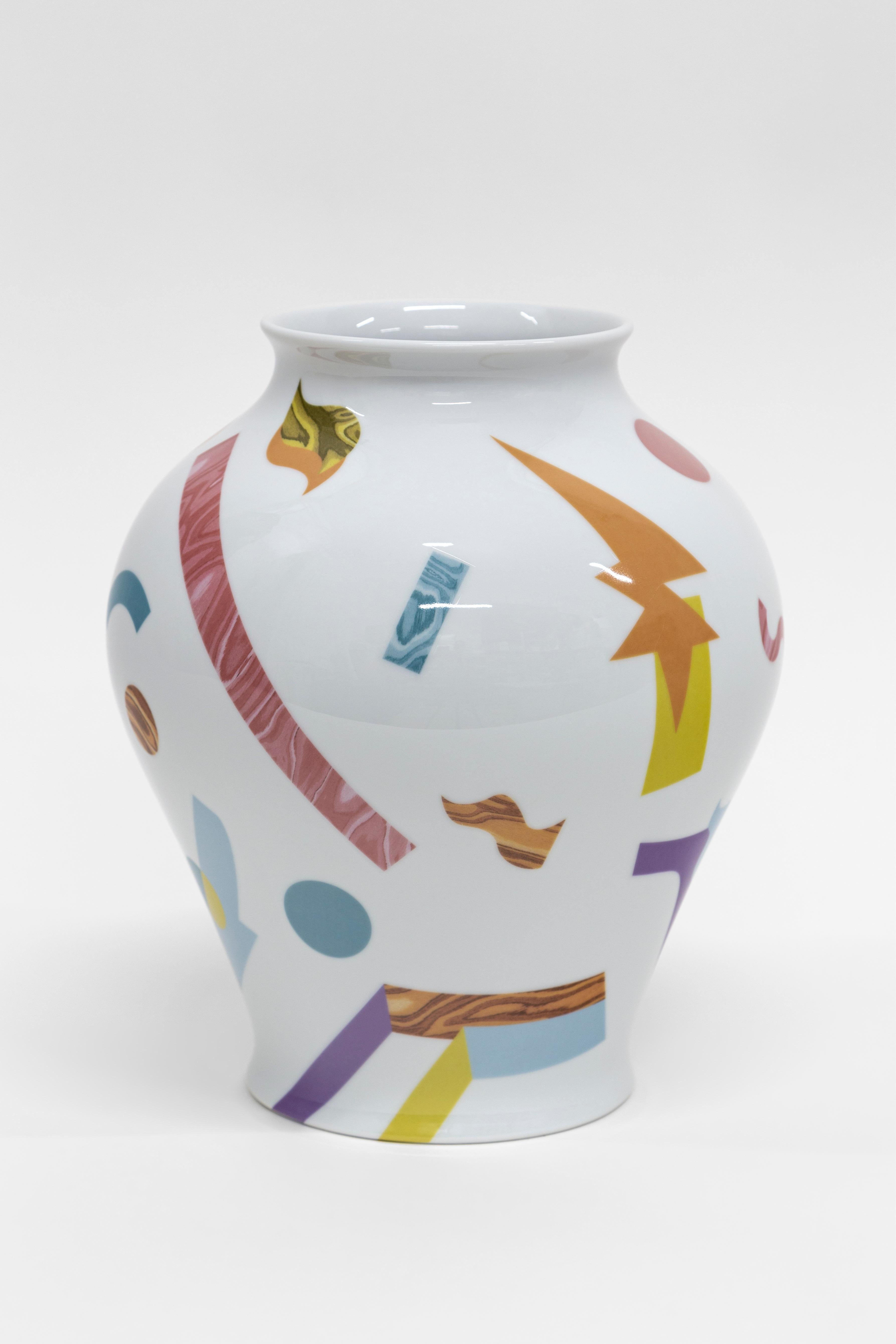 Stampato Vaso in porcellana Alchimie Contemporary con design decorativo di Vito Nesta h27cm in vendita