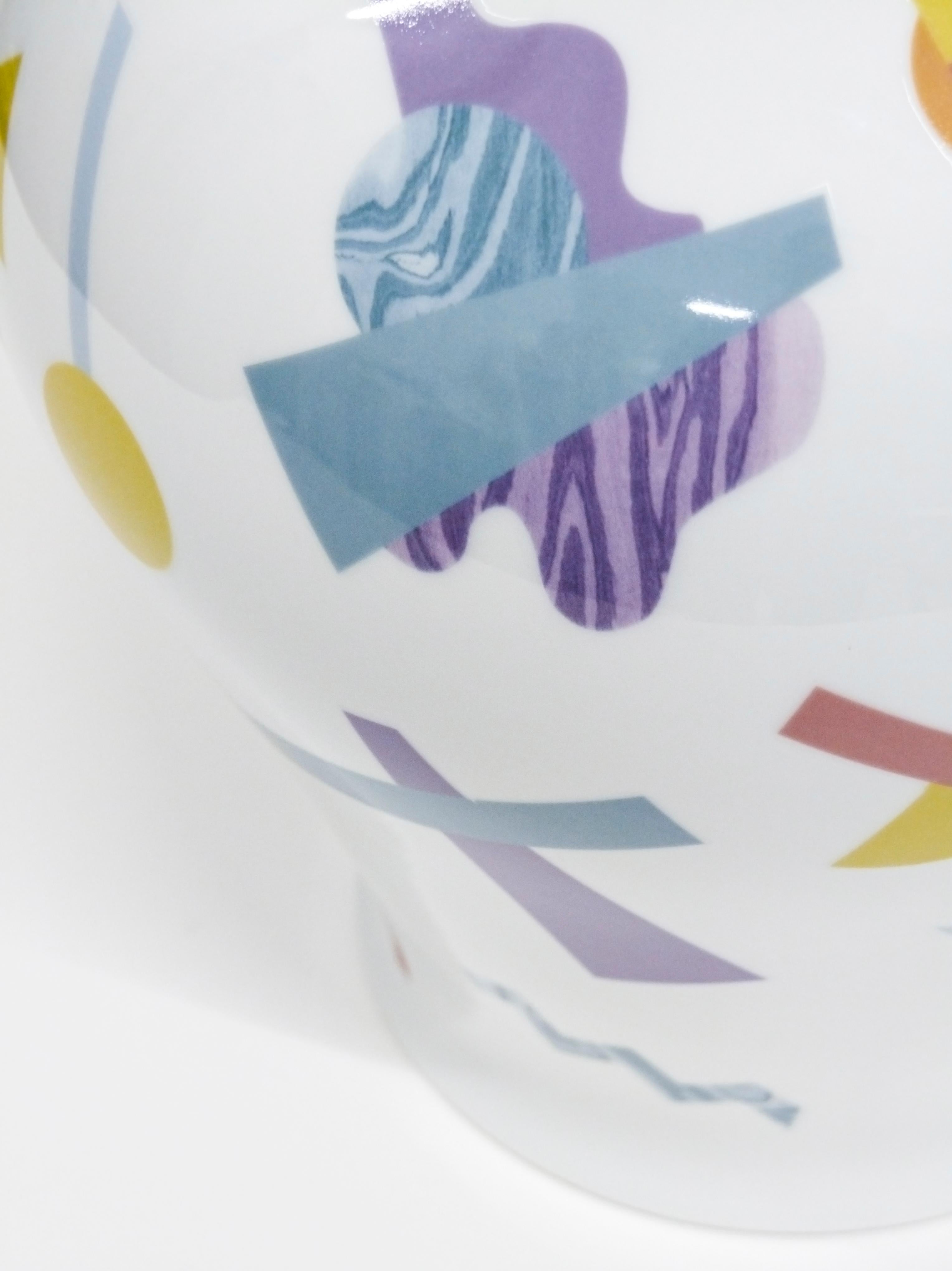 XXI secolo e contemporaneo Vaso in porcellana Alchimie Contemporary con design decorativo di Vito Nesta h27cm in vendita