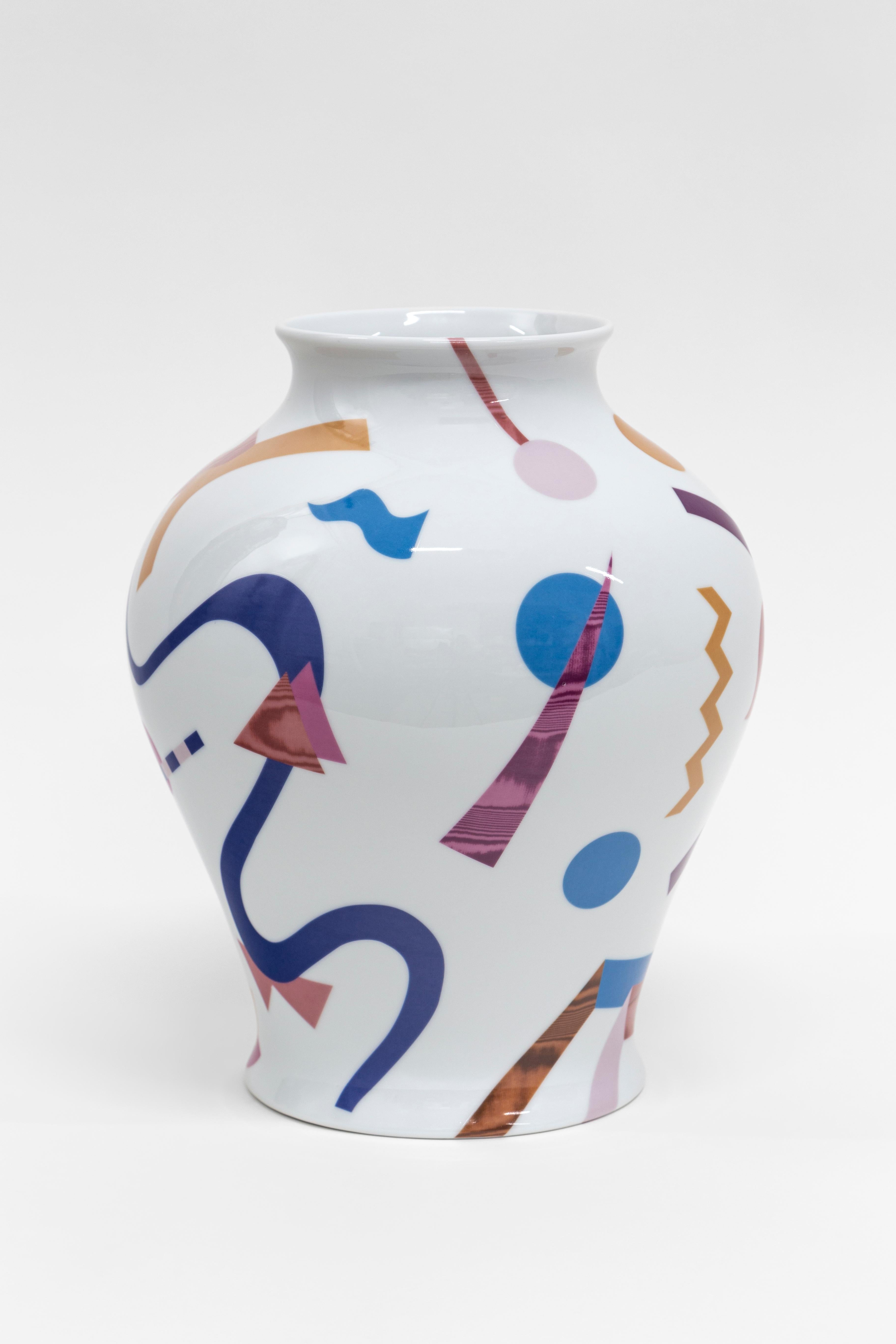 Stampato Vaso in porcellana Alchimie Contemporary con design decorativo di Vito Nesta h32cm in vendita