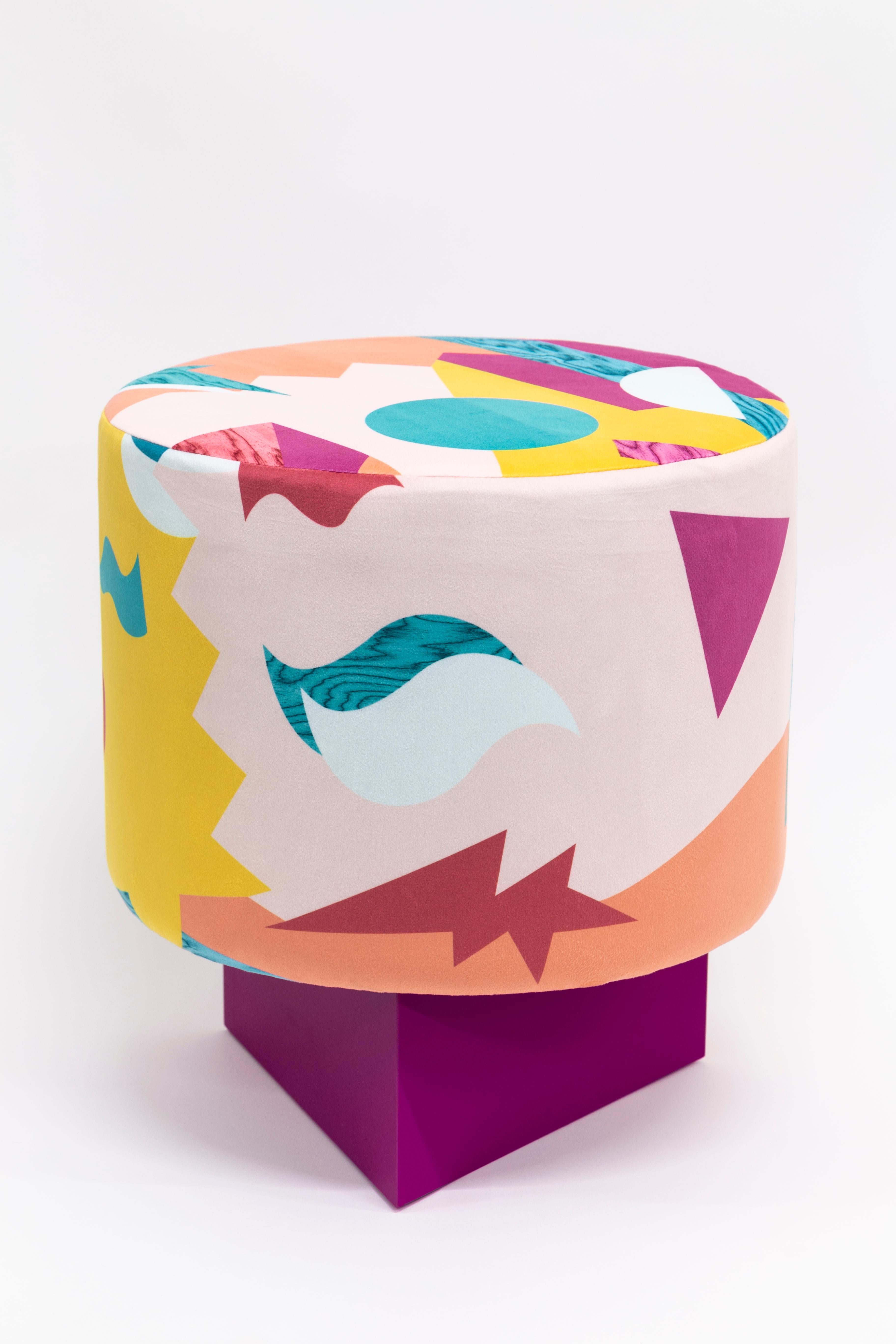 italien Alchimie Pouf contemporain en velours imprimé et MDF par Vito Nesta #1 en vente