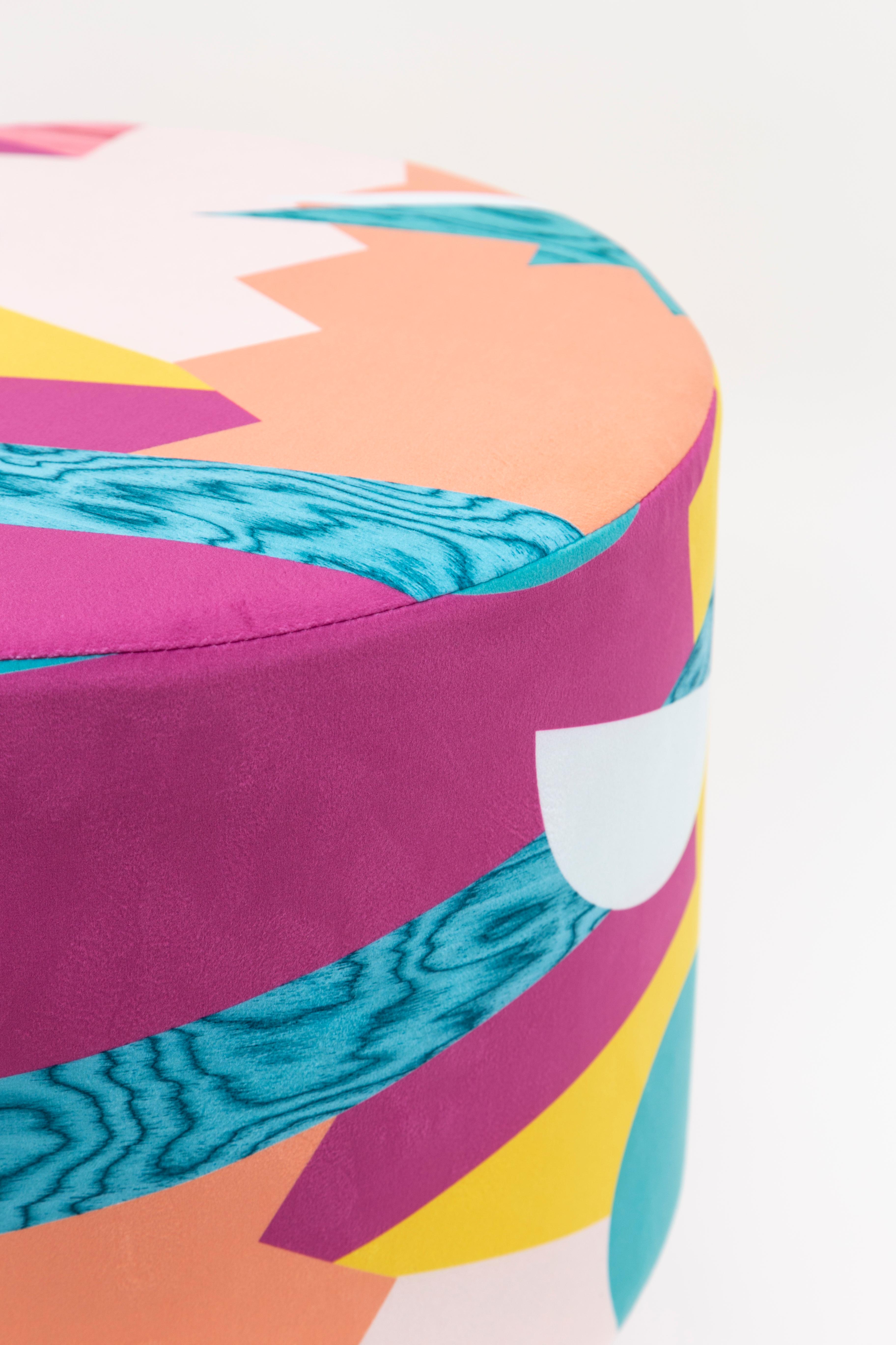XXIe siècle et contemporain Alchimie Pouf contemporain en velours imprimé et MDF par Vito Nesta #1 en vente
