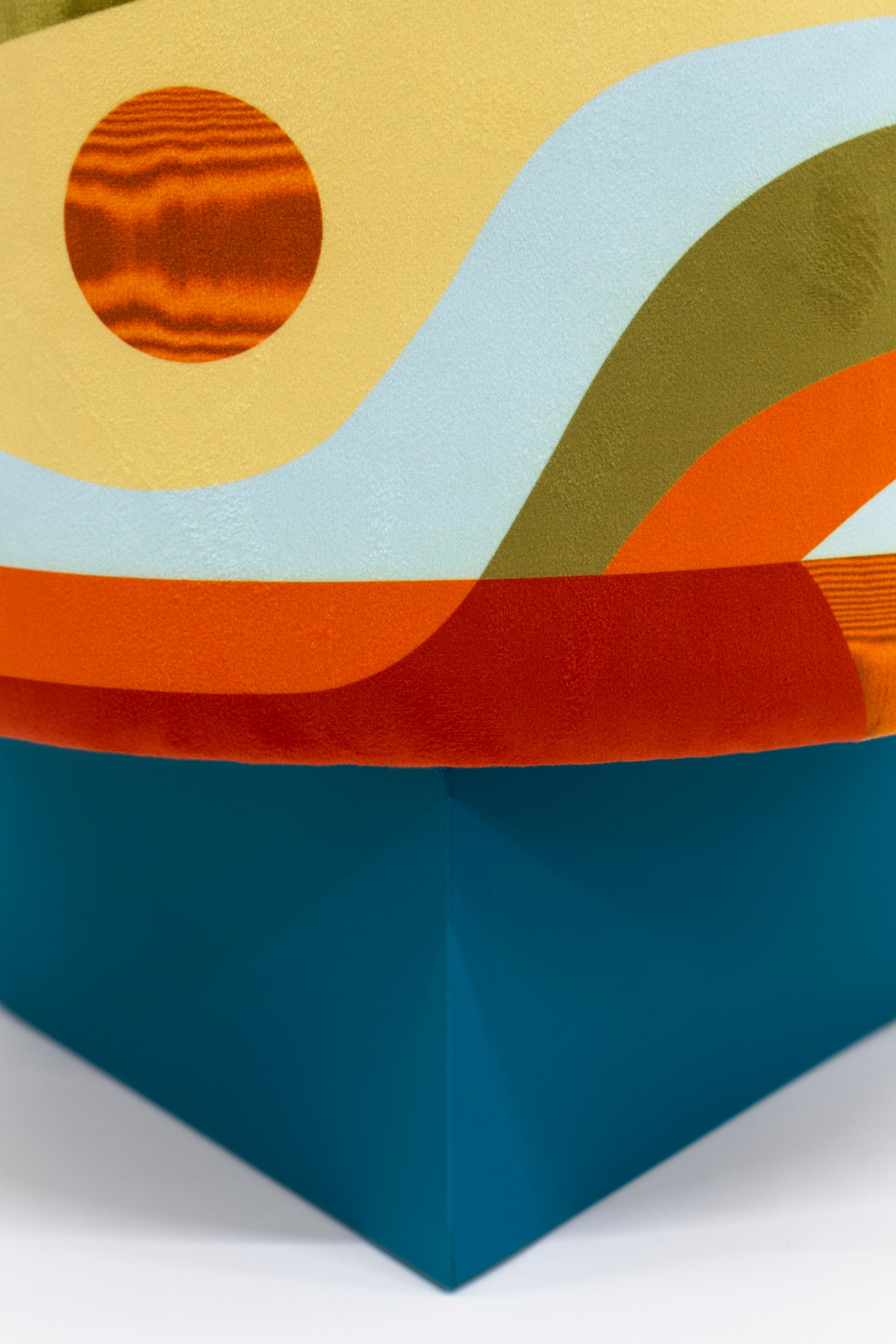 Alchimie Puf contemporáneo de terciopelo estampado y MDF by Vito Nesta #2 en Nuevo estado para la venta en Milano, Lombardia
