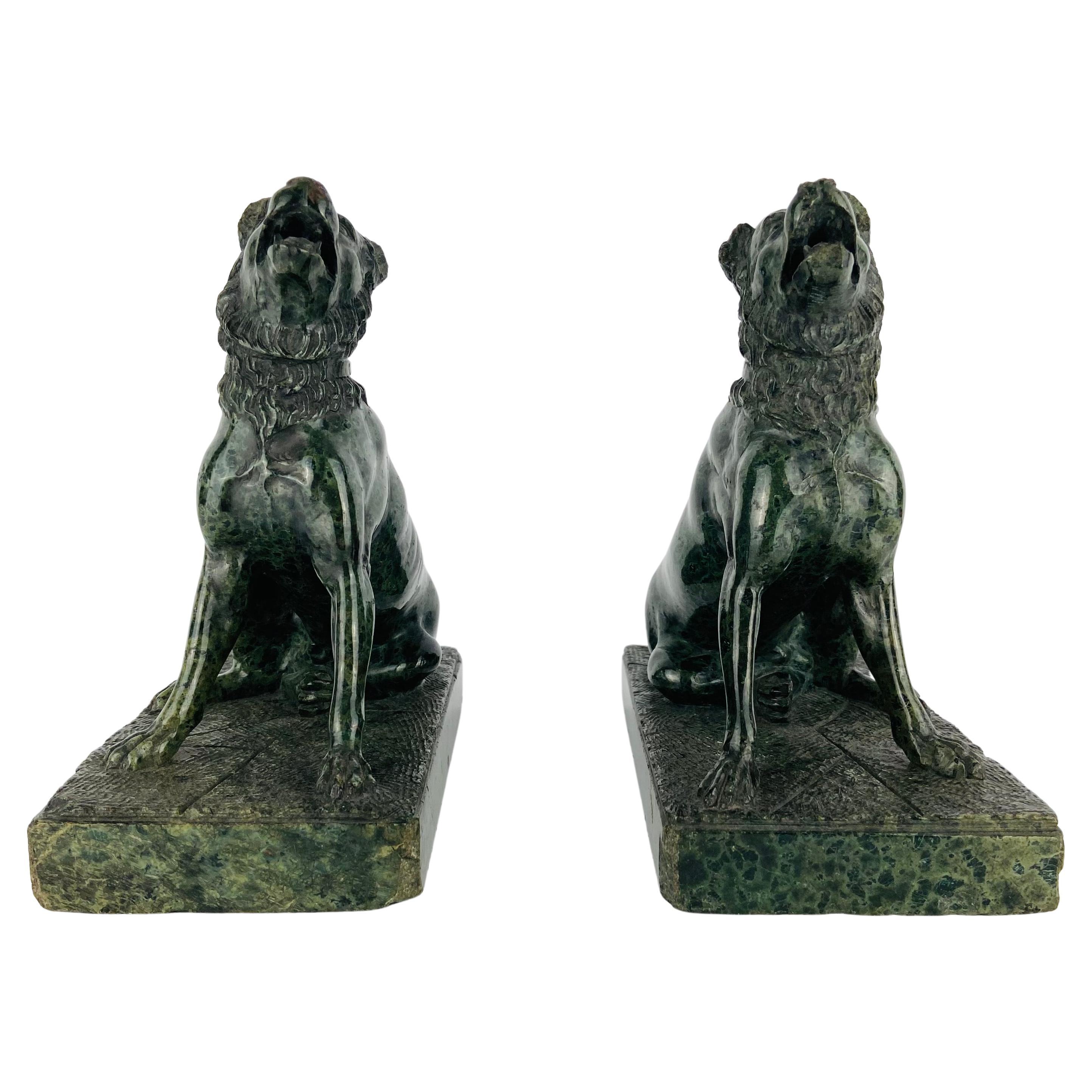 Cani Alcibiadi in serpentina, Italia, Grand Tour, 1880 ca.

Scoperto intorno al 1750 a Monte Cagnuolo, in Italia, il cane originale si pensava rappresentasse il famoso mastino di proprietà del generale greco Alcibiade ed era scolpito in marmo