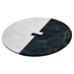 Plato redondo decorativo ALCM en mármol Verde Alpi y mármol de Carrara, de Bufalini Design