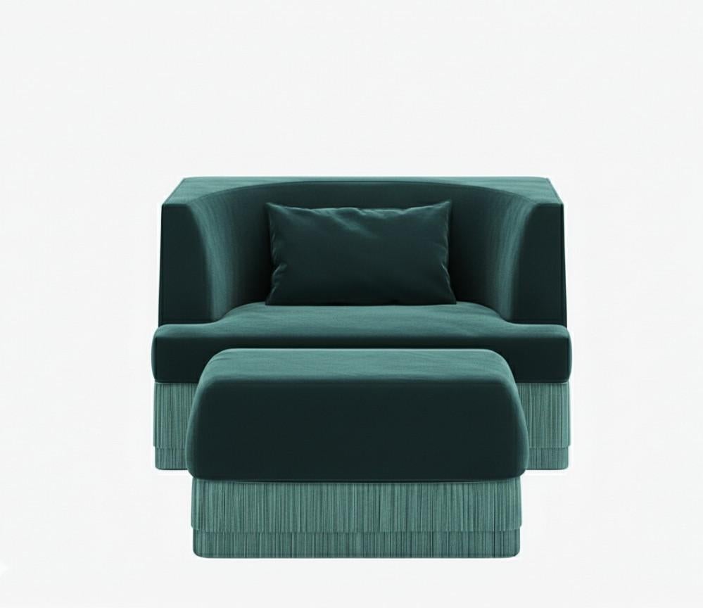 Ein skulpturales Statement, das sich durch seine architektonische Silhouette und seine introspektive Form auszeichnet. Das Alcove Sofa hat ein kühnes Äußeres - rechteckig und geradlinig - das sanft eine weiche, konkave Innenkurve offenbart. Das