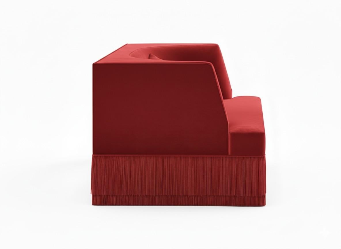 Portugais Fauteuil Alcove en velours d'Alpaga avec jupe à franges, Sidani Design/One en vente