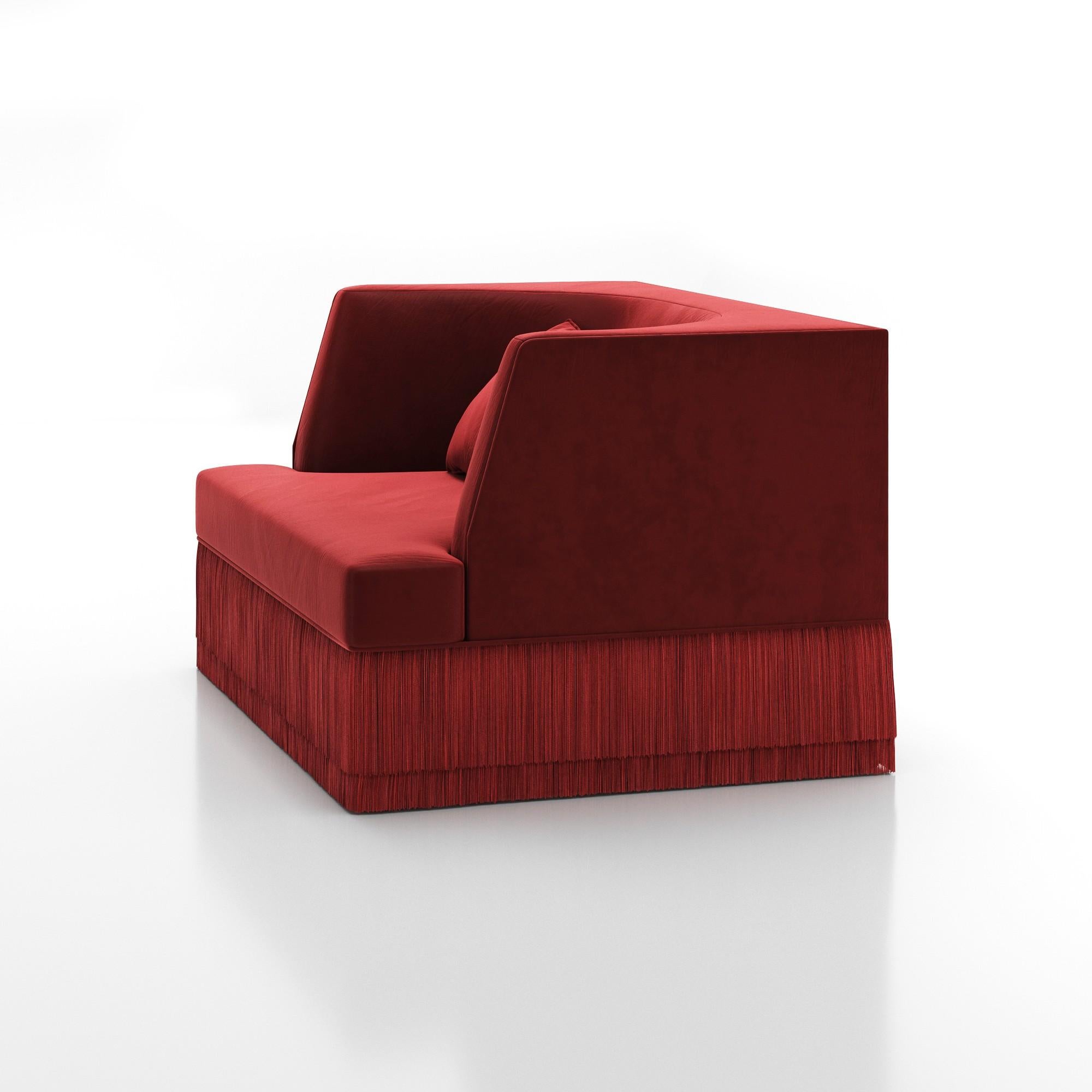 Portugais Fauteuil Alcove en velours d'Alpaga avec jupe à franges, Sidani Design/One en vente