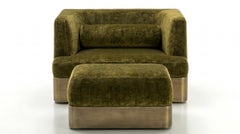 Poltrona Alcove e pouf in lana mohair color oliva con base laccata in bronzo affumicato