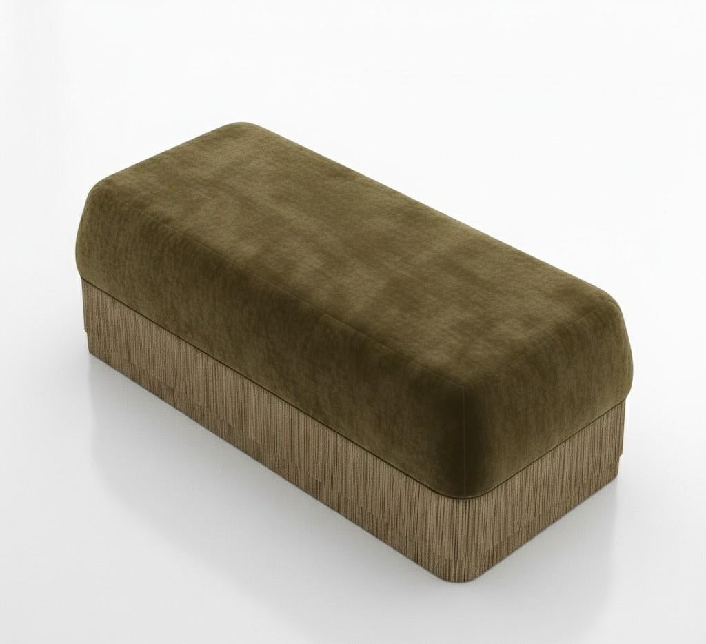 Portugais Banc Alcove tapissé de velours olive avec jupe à franges Sidani Design en vente