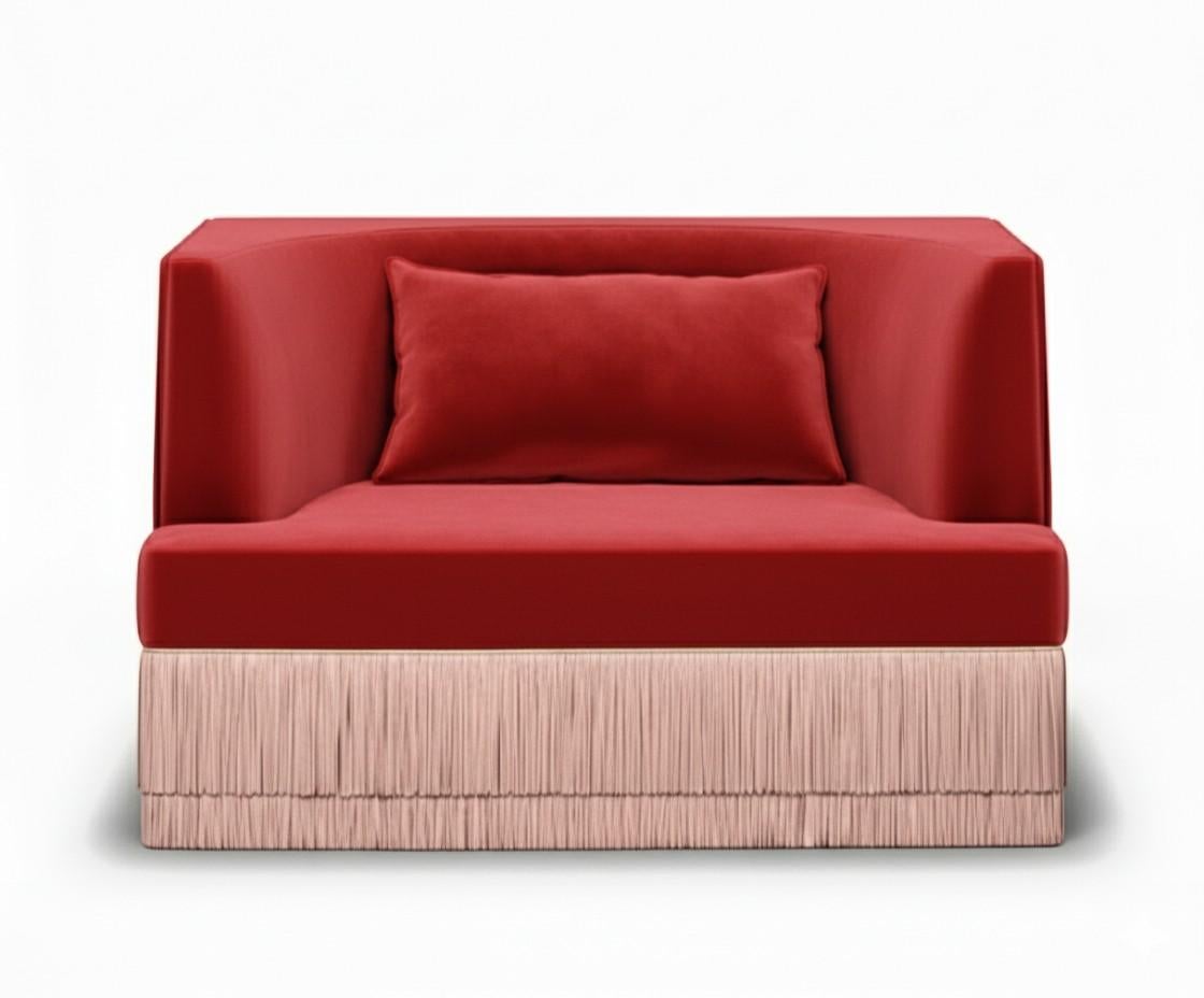 Moderno Poltrona lineare contemporanea Alcove con schienale curvo in velluto di alpaca in vendita