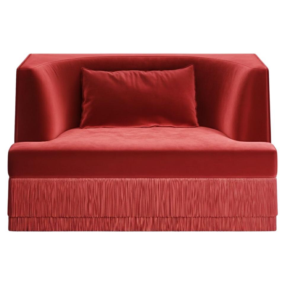 Un pezzo scultoreo definito dalla sua Silhouette architettonica e dalla sua forma introspettiva. Il divano Alcove abbraccia un esterno audace - rettangolare e lineare - che rivela delicatamente una curva interna morbida e concava. Il design evoca la