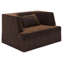 Alcove Contemporary Linearer Sessel mit gebogener Rückenlehne aus Alpaka-Samt