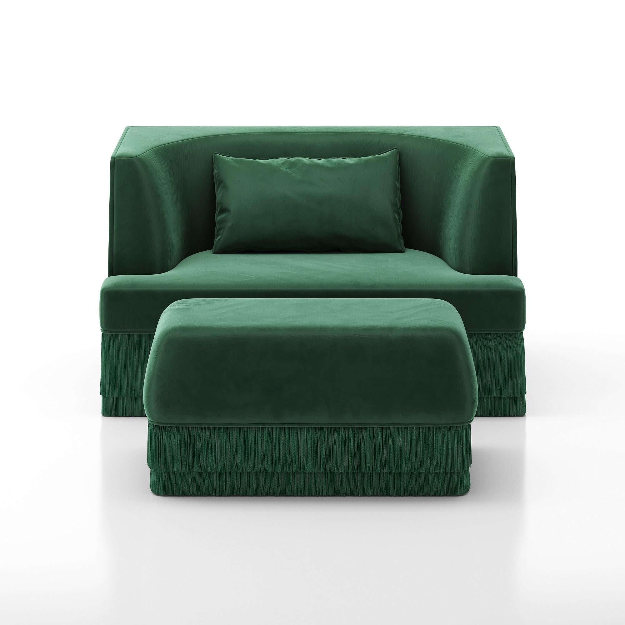 Ein skulpturales Statement, das sich durch seine architektonische Silhouette und seine introspektive Form auszeichnet. Das Alcove Sofa hat ein kühnes Äußeres - rechteckig und geradlinig - das sanft eine weiche, konkave Innenkurve offenbart. Das