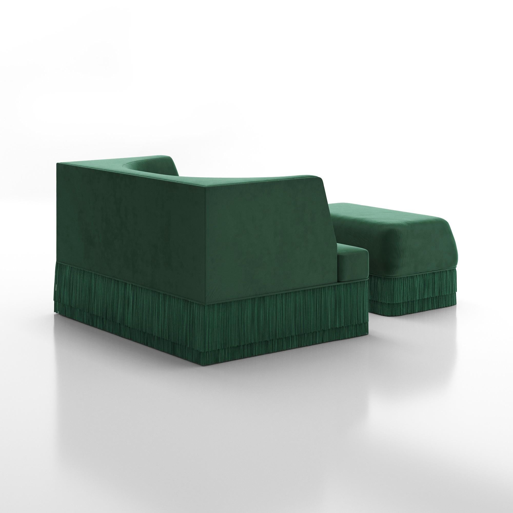 Alcove Fransensofa mit Ottomane - lineare Form & gebogene Rückenlehne aus grünem Samt (21. Jahrhundert und zeitgenössisch) im Angebot