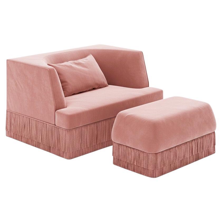 Alcove Fransensofa mit Ottomane - lineare Form & geschwungene Rückenlehne in Rose Velvet