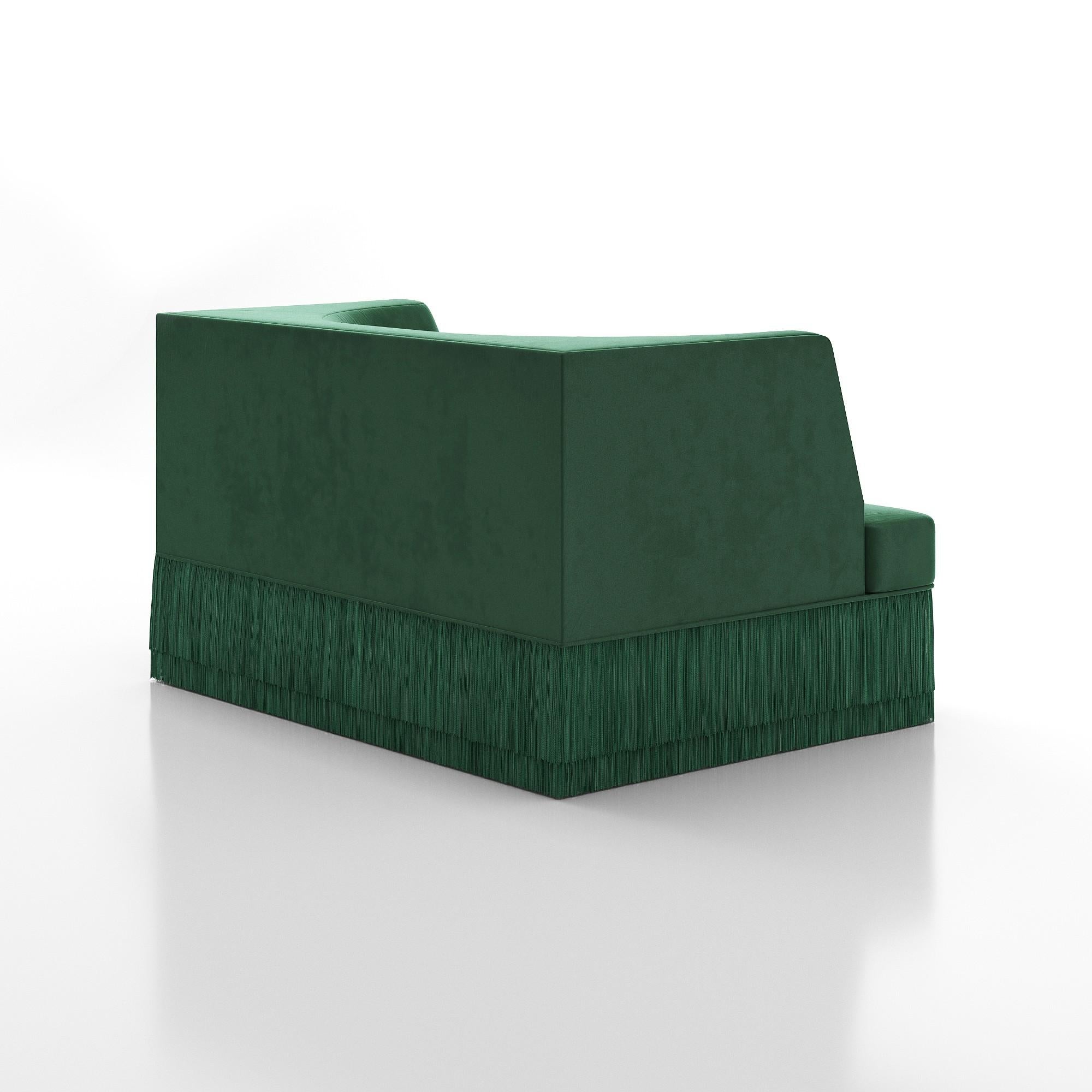 Fauteuil linéaire Alcove avec dossier incurvé en velours Greene Greene et base à franges Neuf - En vente à NEW YORK, NY