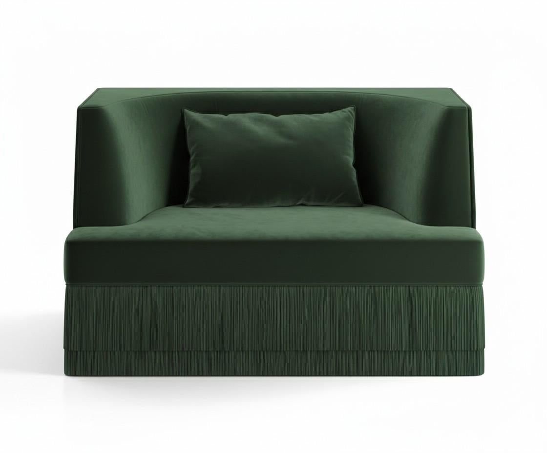 Une pièce sculpturale définie par sa silhouette architecturale et sa forme introspective. Le canapé Alcove présente un extérieur audacieux - rectangulaire et linéaire - qui révèle délicatement une courbe intérieure douce et concave. Le Design/One