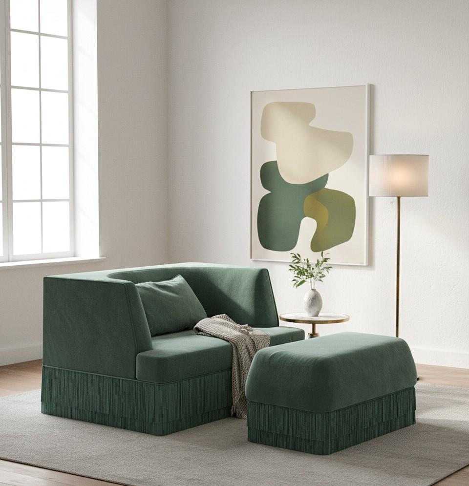 Alcove Linearer Sessel mit geschwungener Rückenlehne aus Rosenblütensamt und Fransengestell im Angebot 2